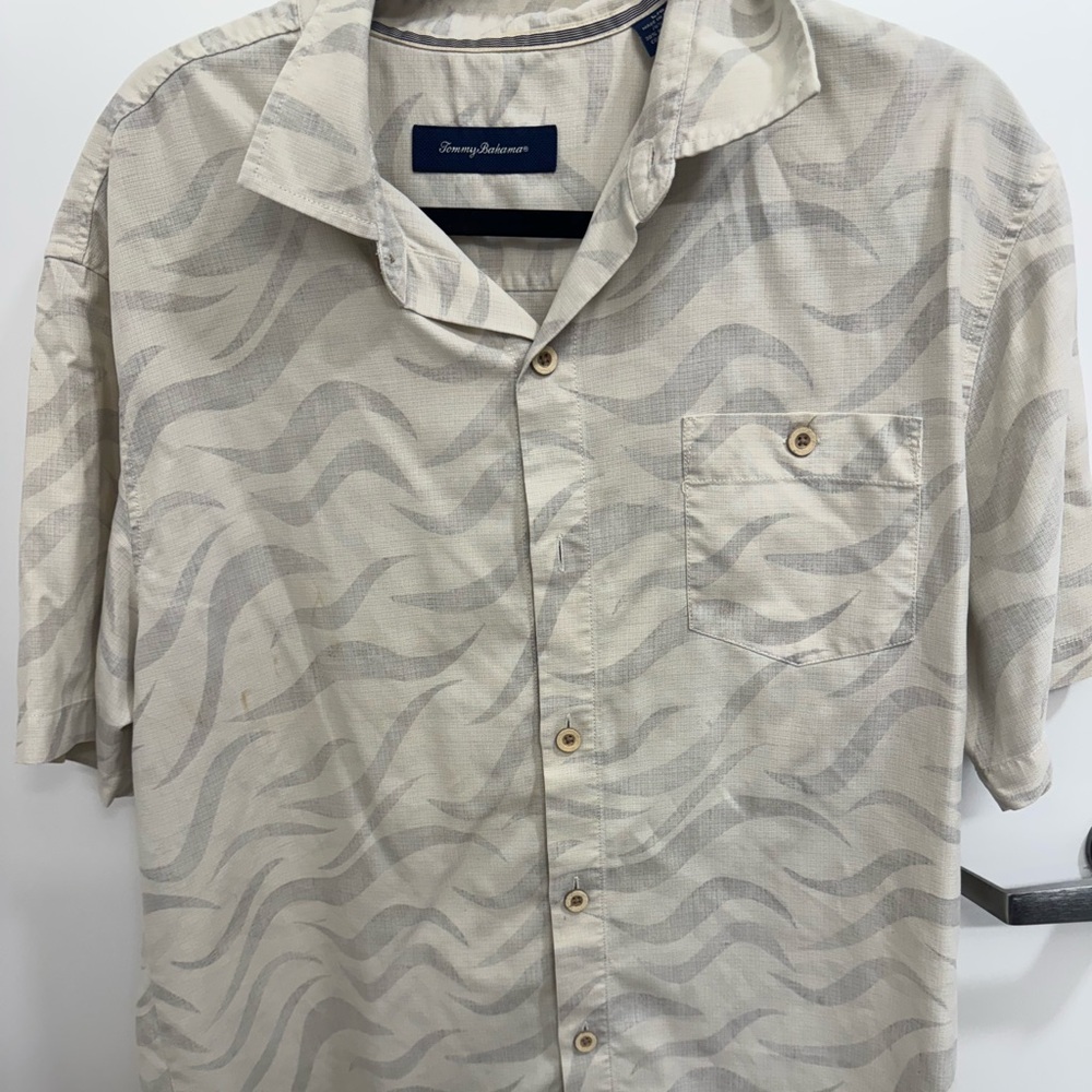 Tommy Bahama size Large Wavy Print Silk Blend Camp Shirt